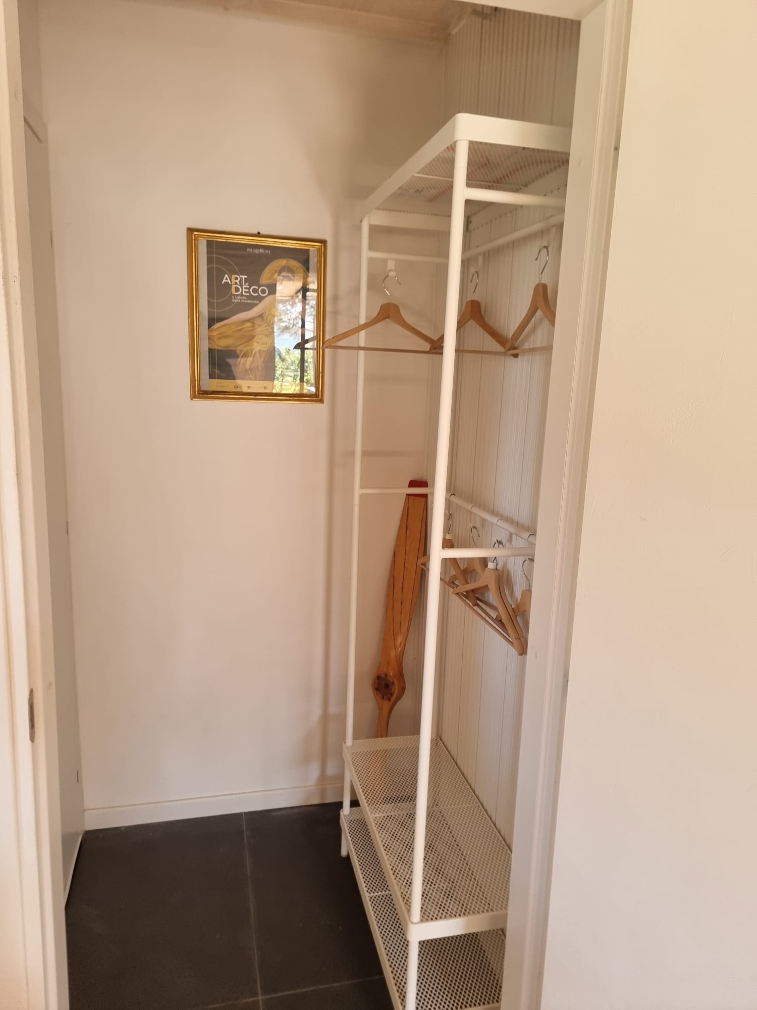 Guardaroba con appendiabiti