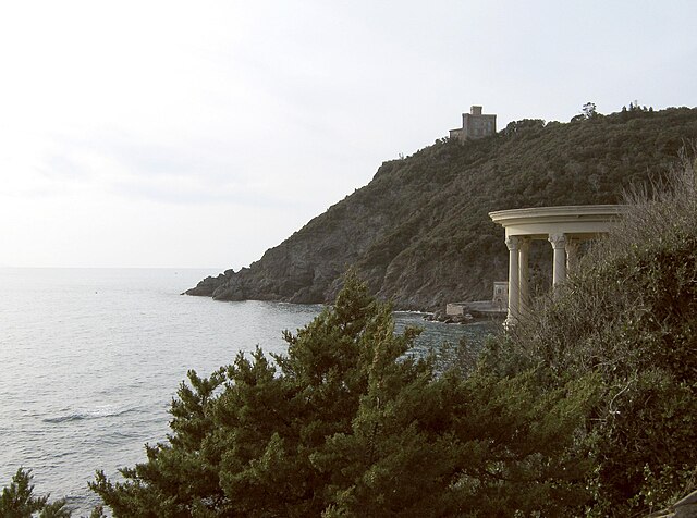 Quercianella, veduta verso il Castello Sonnino